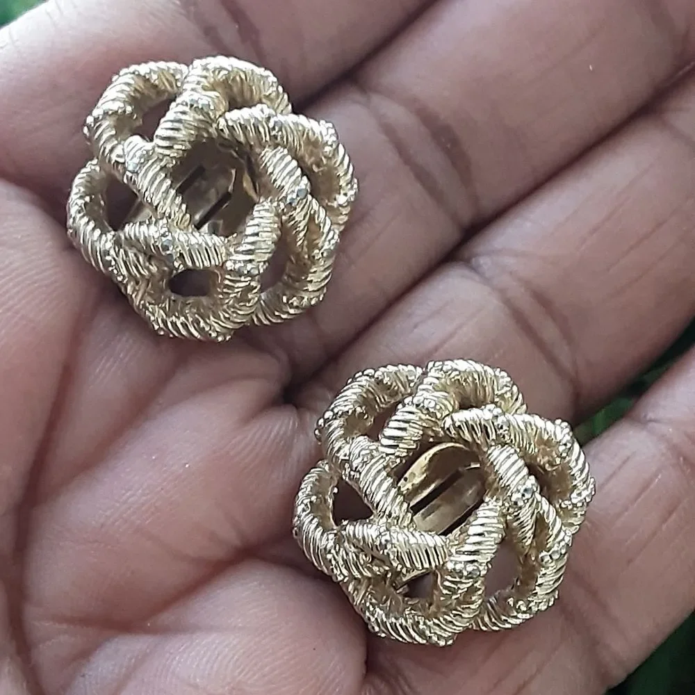 CINER Gold Plate Knot Clip On | Twisted Textured Rope Design Earrings - Vtg
